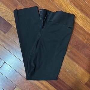 Elegant Black Dress Pants with Straight Leg Design and Smooth Fabric